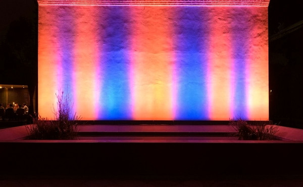 夜間，在城市空間中點燃藝術品