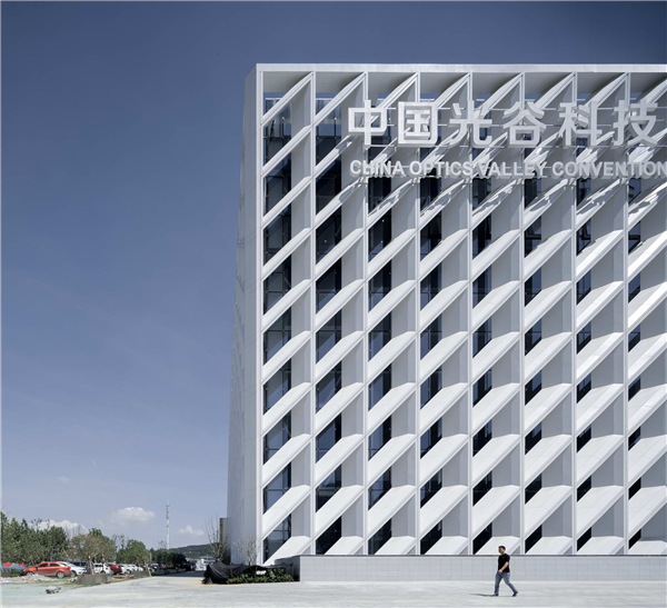 揭秘！曾變身武漢方艙醫(yī)院的中國(guó)光谷科技會(huì)展中心