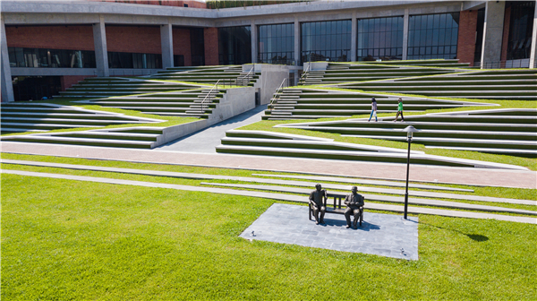 泰國國立法政大學(xué)城市屋頂農(nóng)場