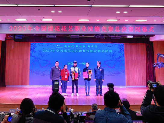 插花花藝職業(yè)技能“國賽”閉幕，展示人體花藝秀