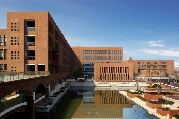 高裕江:中庸建構——現代建筑形態創新理論概述與實踐案例研析