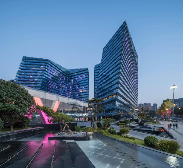 DELD當代景觀丨萬眾國際廣場W hotel