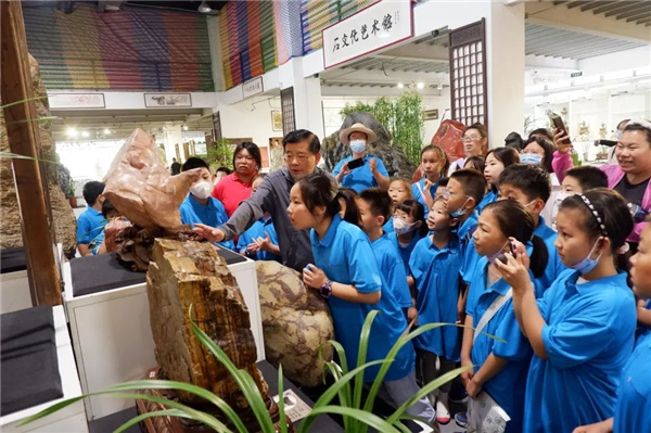 “石·尚北京 童心相約”——“走進非遺看北京”非遺文化普及體驗活動之“觀賞石的花樣年華”