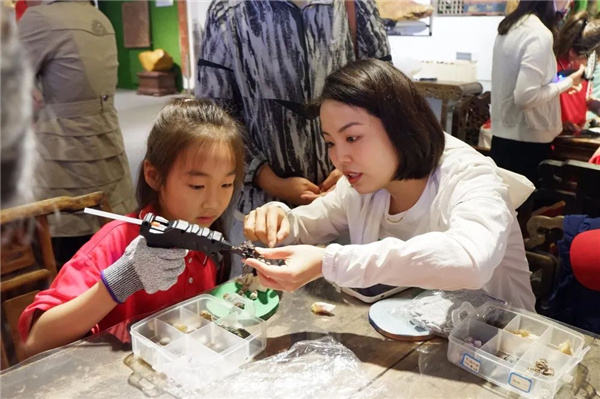 “石·尚北京 童心相約”——“走進非遺看北京”非遺文化普及體驗活動之“觀賞石的花樣年華”