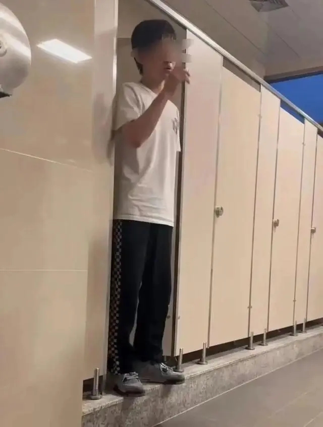 西北農(nóng)林科技大學(xué)風(fēng)景園林藝術(shù)學(xué)院男生偷拍女廁被拘