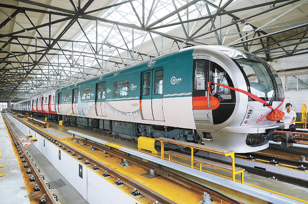 還原60年代以來樣貌 北京地鐵“時(shí)光列車”試運(yùn)營