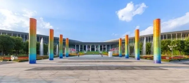 第六屆進博會場館景觀裝飾全面“定妝”