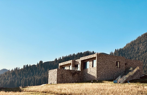 綠貝泛亞丨新疆溫泉水云杉野奢酒店