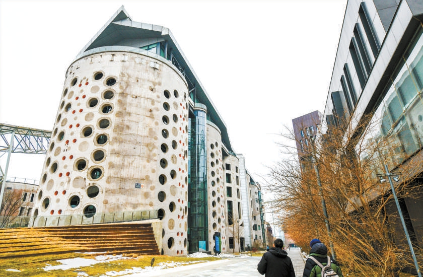 冬奧組委會(huì)駐地變身活力社區(qū) 首鋼園冬奧廣場(chǎng)今春亮相