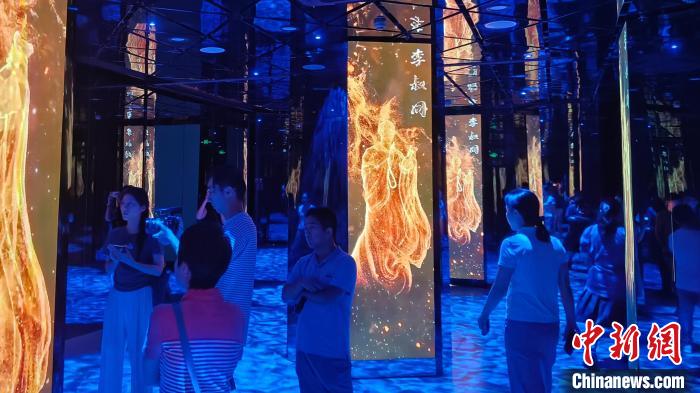 “天津之眼”盤活橋下空間 六百年微縮景觀亮相