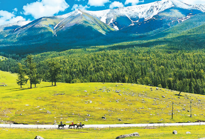 新疆阿勒泰：“網(wǎng)紅”打卡地變“長(zhǎng)紅”目的地