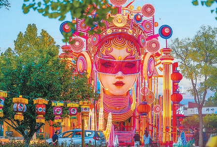 北京最大燈會(huì)“京彩”綻放 豐臺(tái)解鎖多元“夜”態(tài)