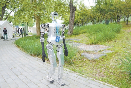 北京：到海淀公園可與機器人散步