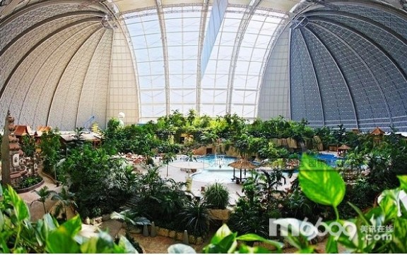 巨大飛機場打造熱帶島嶼度假勝地