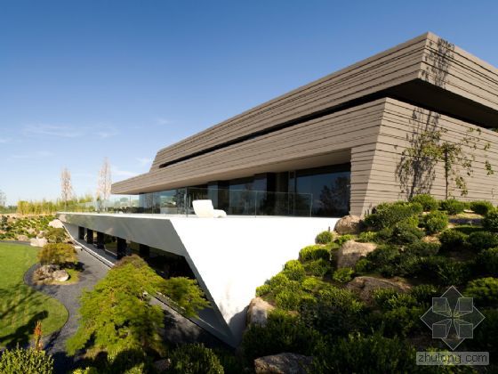 馬德里市郊的索莫薩瓜斯區住宅