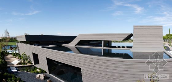 馬德里市郊的索莫薩瓜斯區住宅