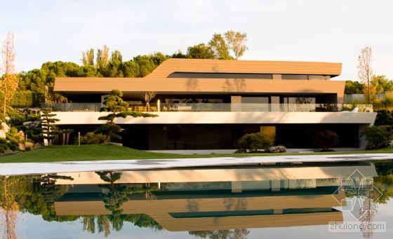 馬德里市郊的索莫薩瓜斯區住宅