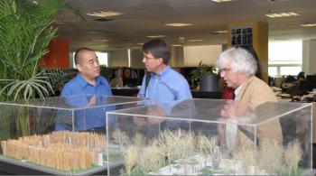 美國(guó)知名綠道規(guī)劃專家參觀易蘭總部