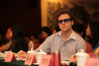 皮特?沃克:以映射營造空間的有限和無限