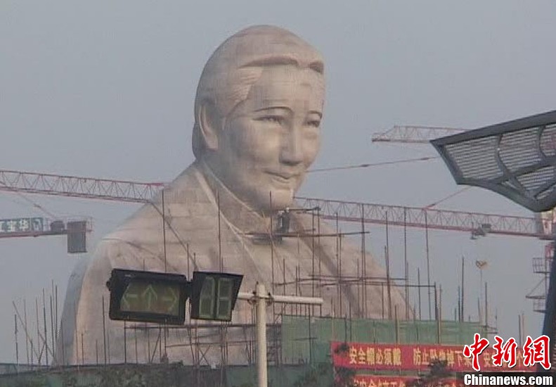鄭州宋基會斥資1.2億宋慶齡雕像未完工即拆除