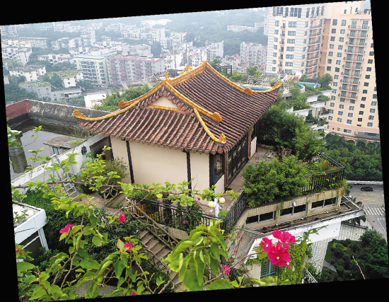 ↑從E棟樓頂,可以看到這座廟周邊環境