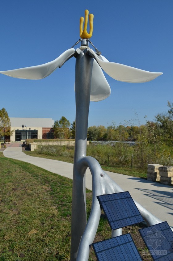 美國愛荷華州太陽能延齡草花朵雕塑