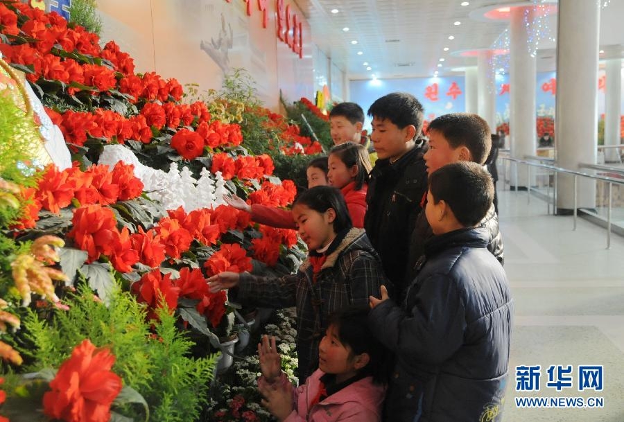 朝鮮民眾參觀“金正日花”花展
