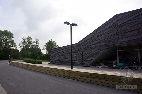 A stop on the line廣場景觀規(guī)劃 單位綠化|規(guī)劃設(shè)計 中國風(fēng)景園林網(wǎng)