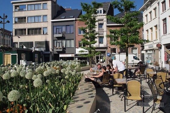 OKRA景觀事務所設計的Korenmarkt廣場