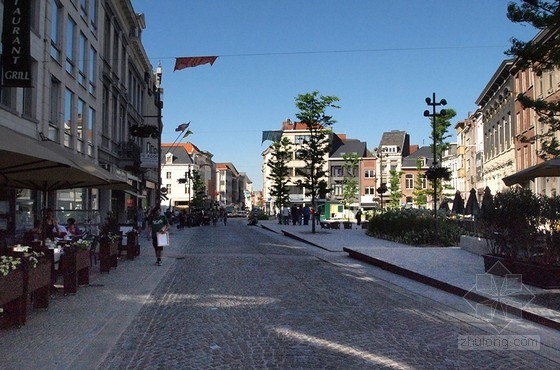 OKRA景觀事務所設計的Korenmarkt廣場