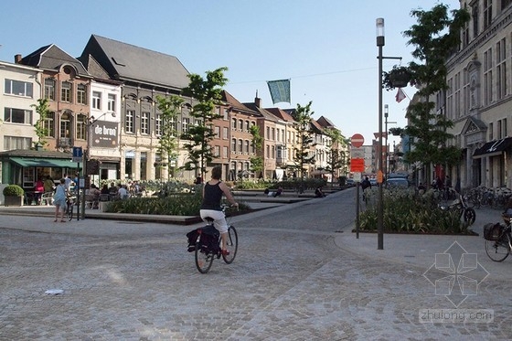 OKRA景觀事務所設計的Korenmarkt廣場