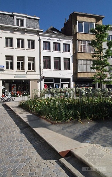 OKRA景觀事務所設計的Korenmarkt廣場