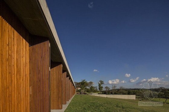 Studio MK27設計的MM住宅綠色屋頂