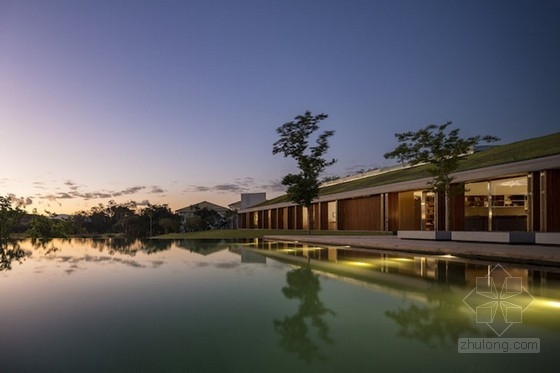 Studio MK27設(shè)計的MM住宅綠色屋頂