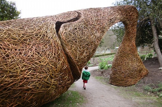 藝術家Laura Bacon用柳樹編織的強大雕塑