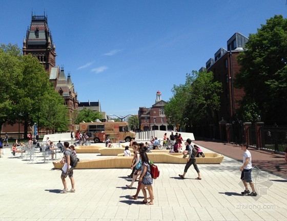 哈佛大學(xué)校園廣場