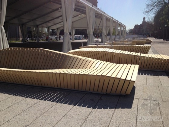 哈佛大學(xué)校園廣場(chǎng)