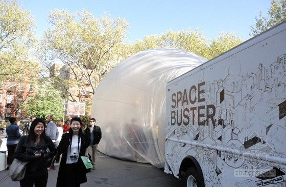 Raumlabor設(shè)計的紐約的充氣Spacebuster館