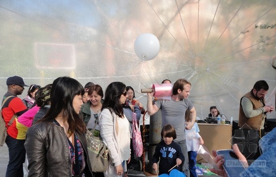 Raumlabor設計的紐約的充氣Spacebuster館