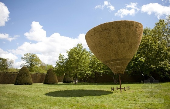 英國倒置茅草屋頂雕塑