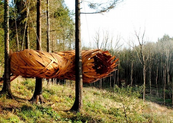 AA建筑聯(lián)盟學(xué)生設(shè)計(jì)的木結(jié)構(gòu)繭