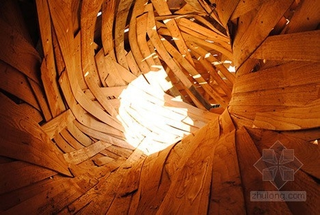 AA建筑聯(lián)盟學(xué)生設(shè)計(jì)的木結(jié)構(gòu)繭