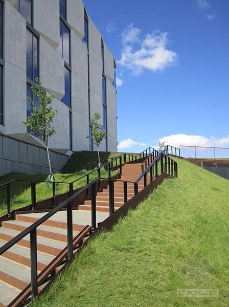 HJLA設(shè)計(jì)的丹麥畢馬威會(huì)計(jì)事務(wù)所總部的屋頂花園及入口區(qū)域