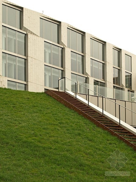 HJLA設(shè)計(jì)的丹麥畢馬威會(huì)計(jì)事務(wù)所總部的屋頂花園及入口區(qū)域