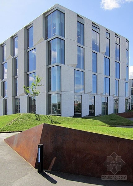 HJLA設(shè)計(jì)的丹麥畢馬威會(huì)計(jì)事務(wù)所總部的屋頂花園及入口區(qū)域