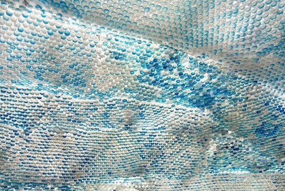 STUDIOKCA用回收塑料瓶制成的巨大“云”展館