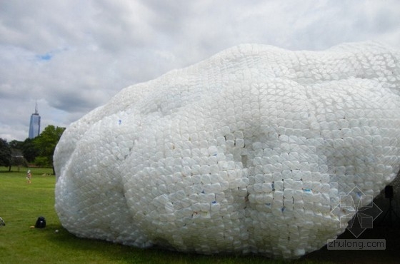 STUDIOKCA用回收塑料瓶制成的巨大“云”展館