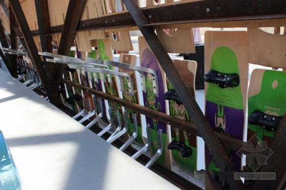 CODA設(shè)計的紐約由滑板廢棄材料制成的“派對墻”