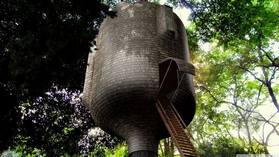 Antony Gibbon設(shè)計的樹屋Embryo