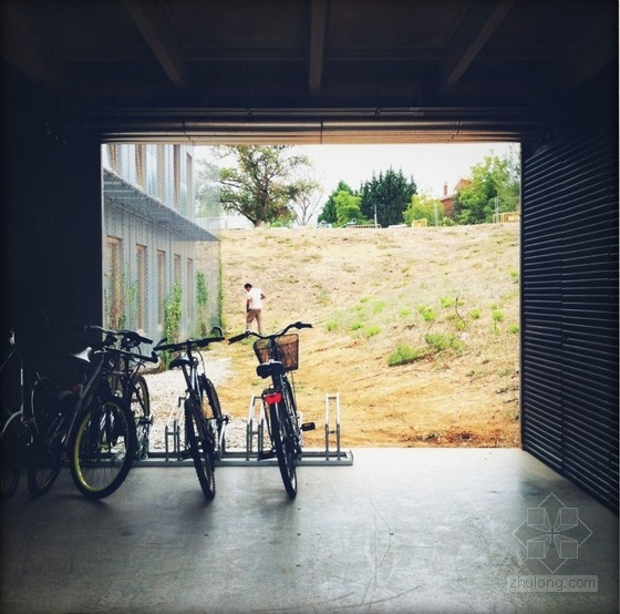 Data AE等設計的西班牙Sant Cugat學生公寓